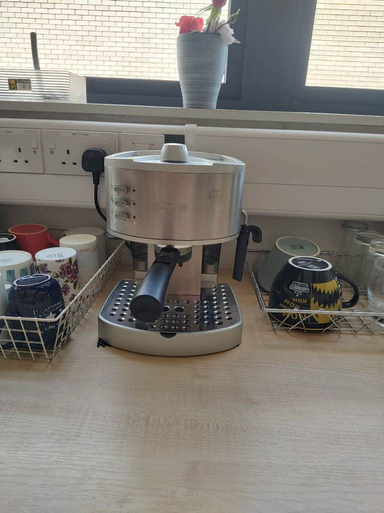 DeLonghi Espresso Machine – Good Condition