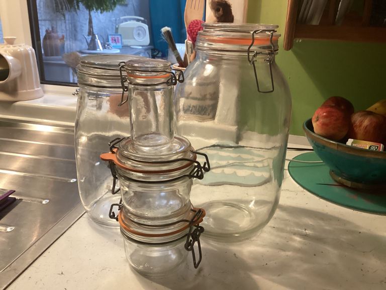 Glass storage jars x 5 freeeeee