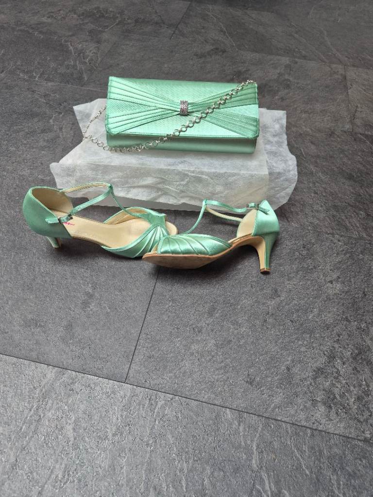 PALE GREEN SATIN HEELS AND BAG