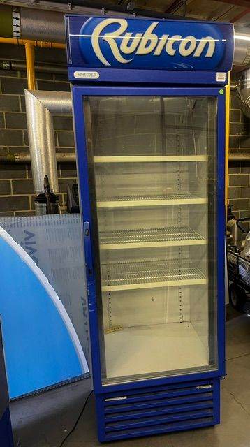 STAYCOLD DRINKS COMMERCIAL DISPLAY UPRIGHT CHILLER IN EXCELLENT WORKING CONDITION.