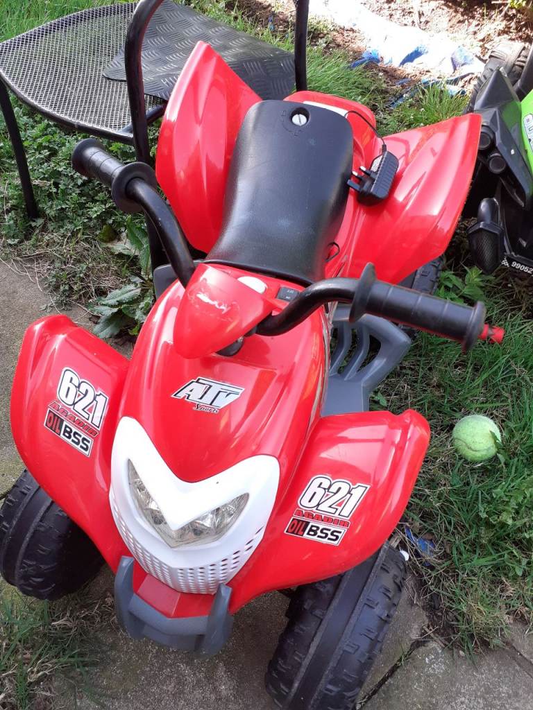 Quads pram sit on car