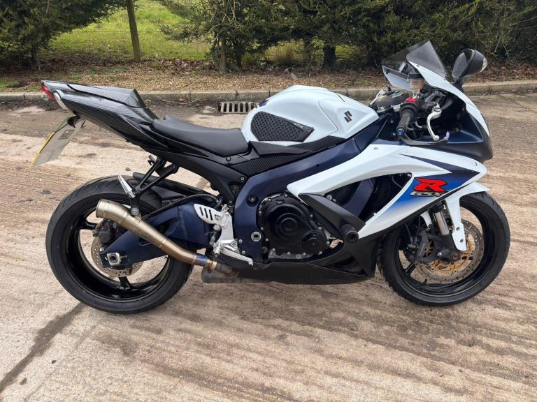 2011 60 SUZUKI GSXR 750 L0 GSXR750 BLUE  WHITE SPORTS SUPERSPORT NEW MOT NINJA