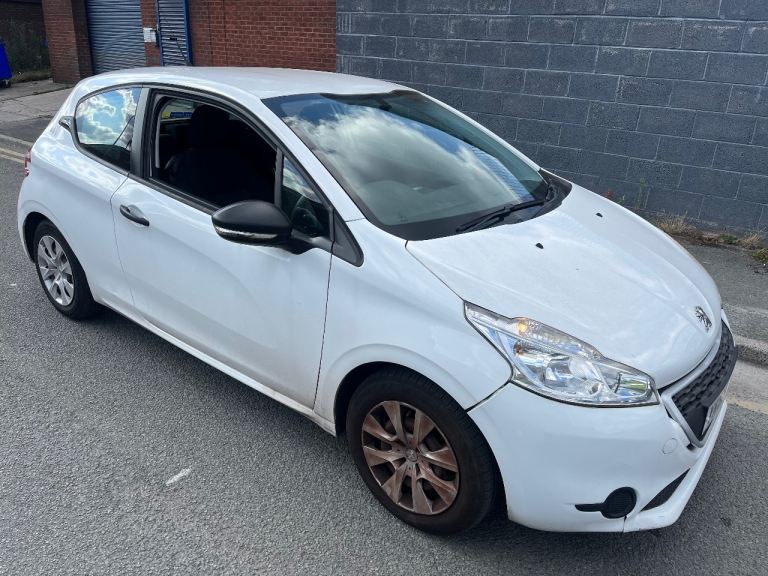 Peugeot, 208, Hatchback, 2013, Manual, 999 (cc), 3 doors