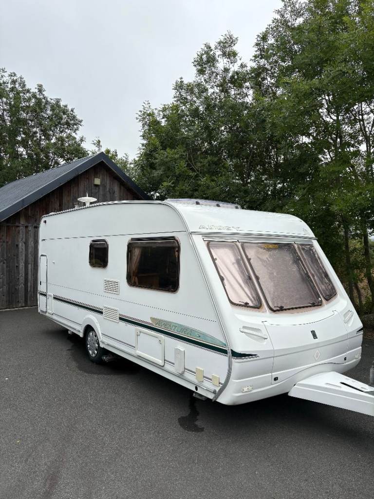 Abbey Aventura 330  (2004) - 5 Berth