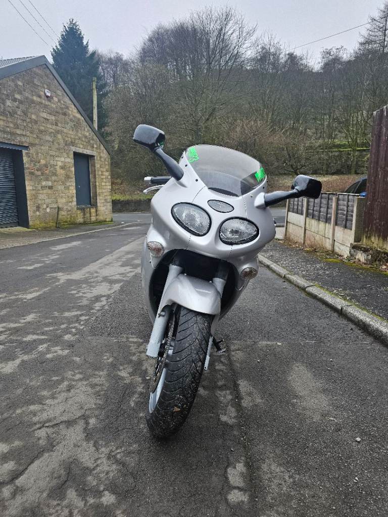 Triumph sprint st 955i 