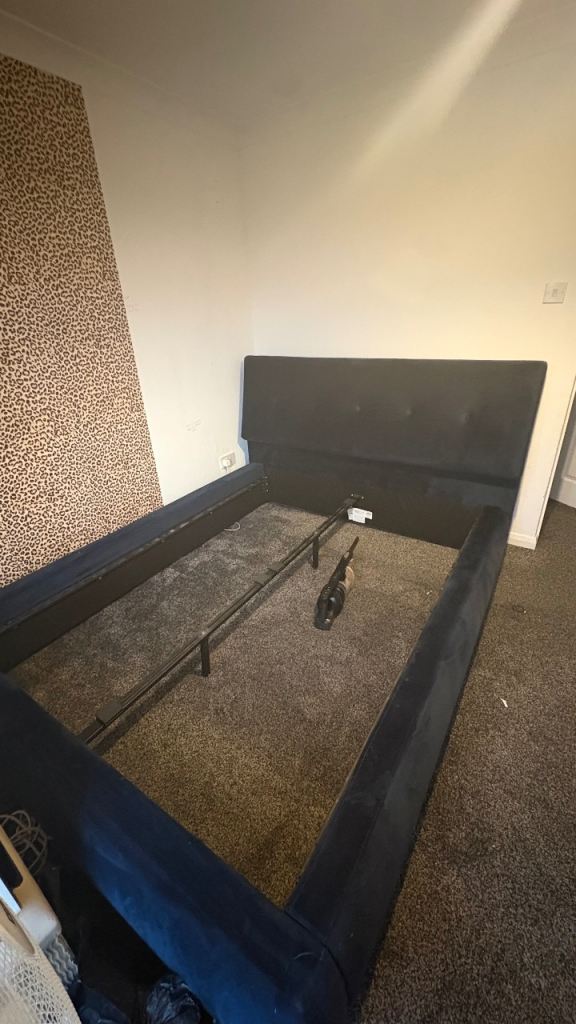 King size bed 