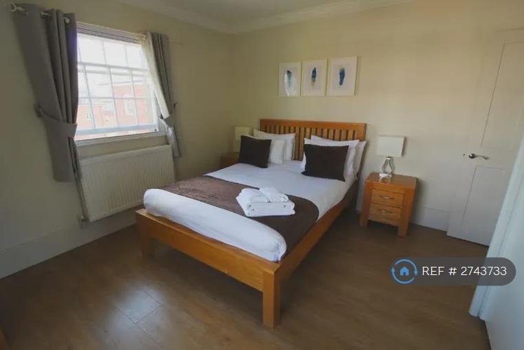 1 bedroom flat in Francis Druett House, Newbury, RG14 (1 bed) (#2743733)