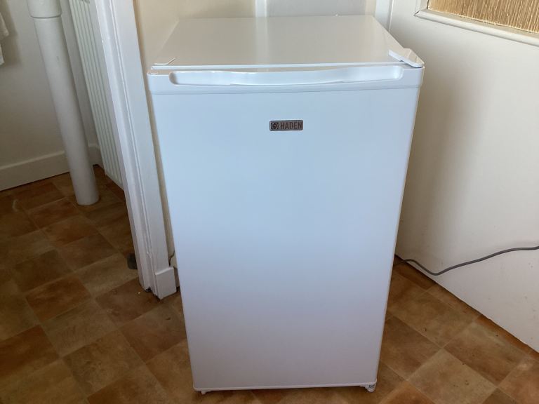 Haden fridge with small freezer at the top like new condition 