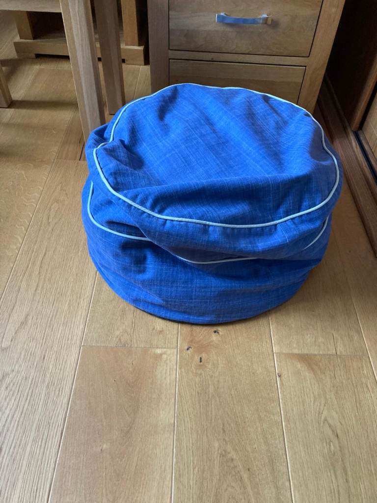 ROUND BLUE POUFF BEAN BAG