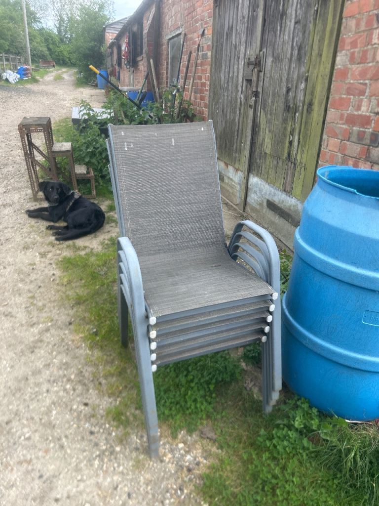 5 patio chairs in grey 