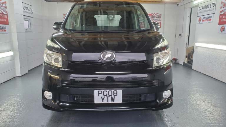 Toyota voxy/noah 2.0 automatic 4 x new tyres 8 seater japanese import 08