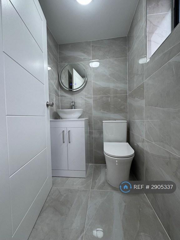 2 bedroom flat in Staines Road, Feltham, TW14 (2 bed) (#2905337)