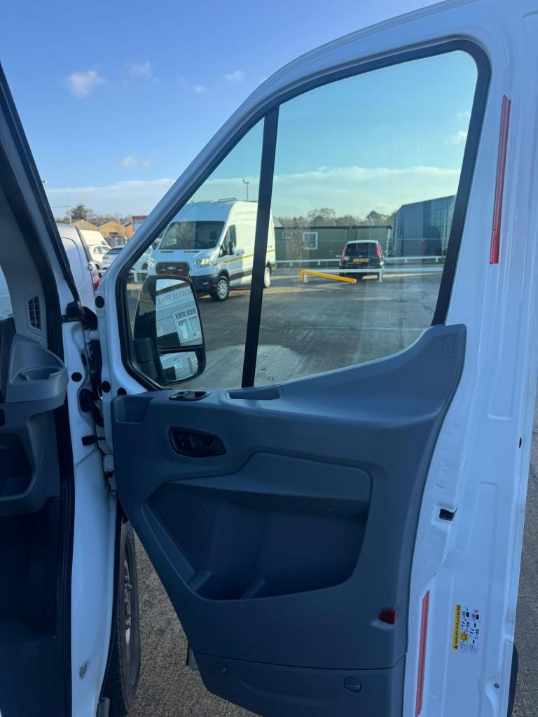 2016 Ford Transit 2.2 TDCi 125ps Double Cab Chassis CHASSIS CAB Diesel Manual