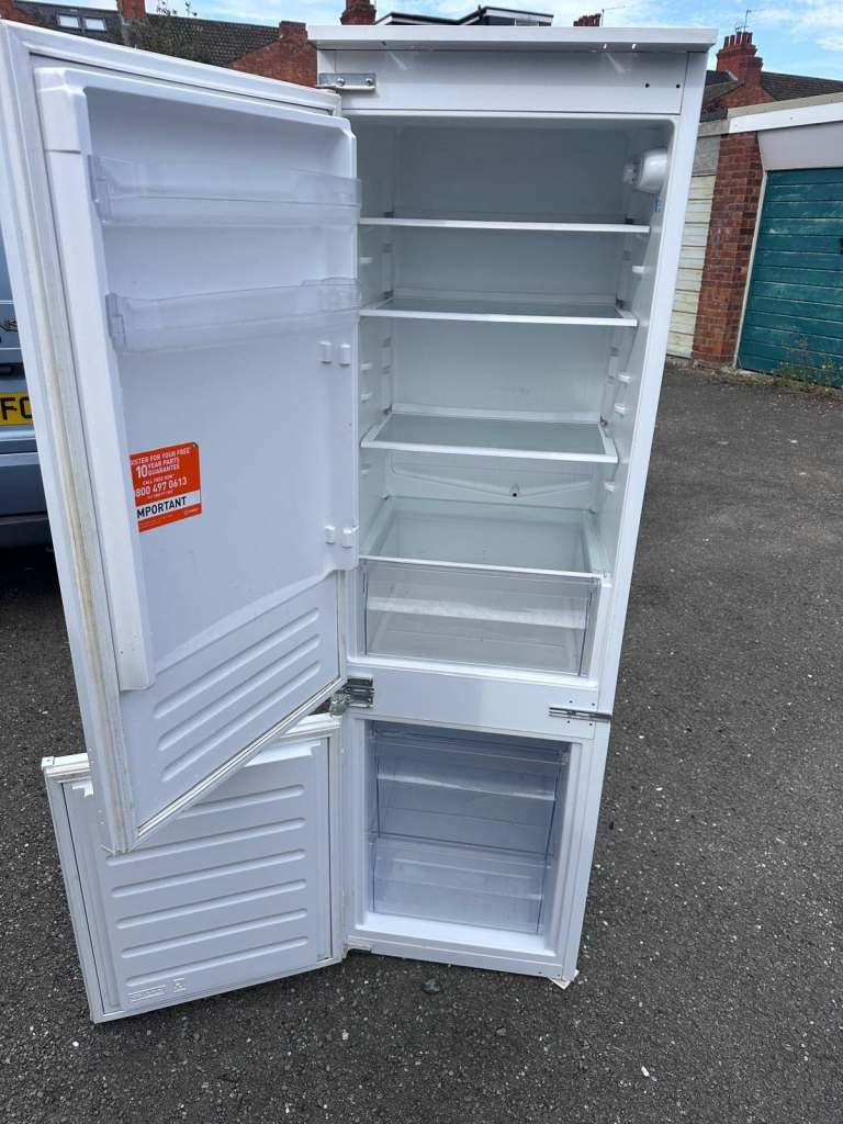 Integrated fridge freezer for £130