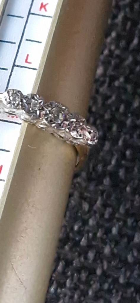 18ct carat gold ring set with diamonds 