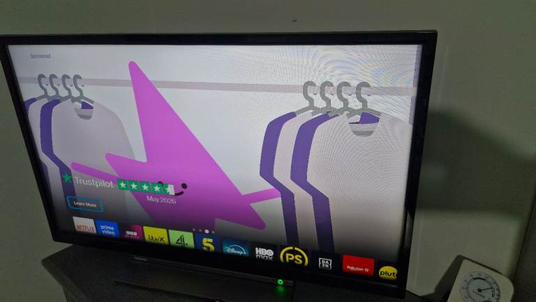 Toshiba lcd 32inch smart tv with remote