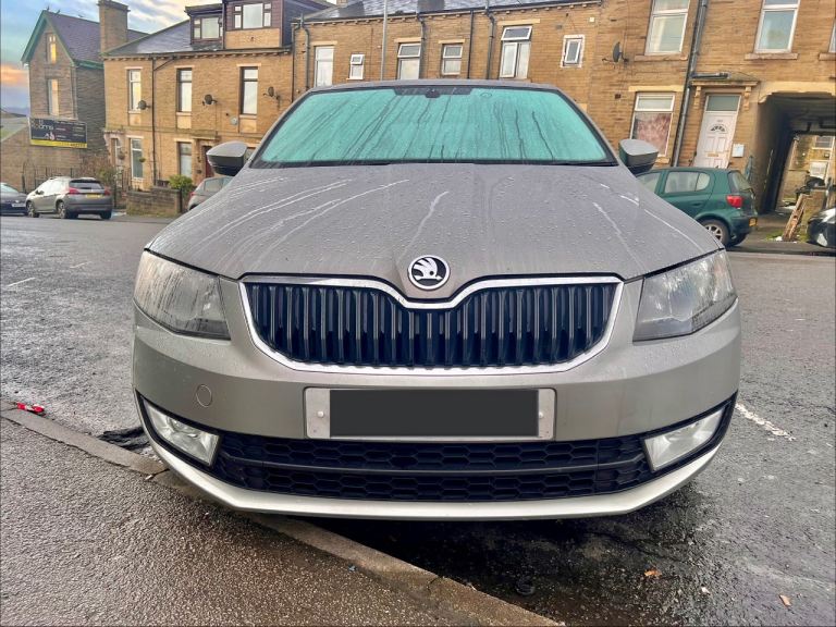 Skoda, OCTAVIA, Hatchback, 2014, Semi-Auto, 1598 (cc), 5 doors