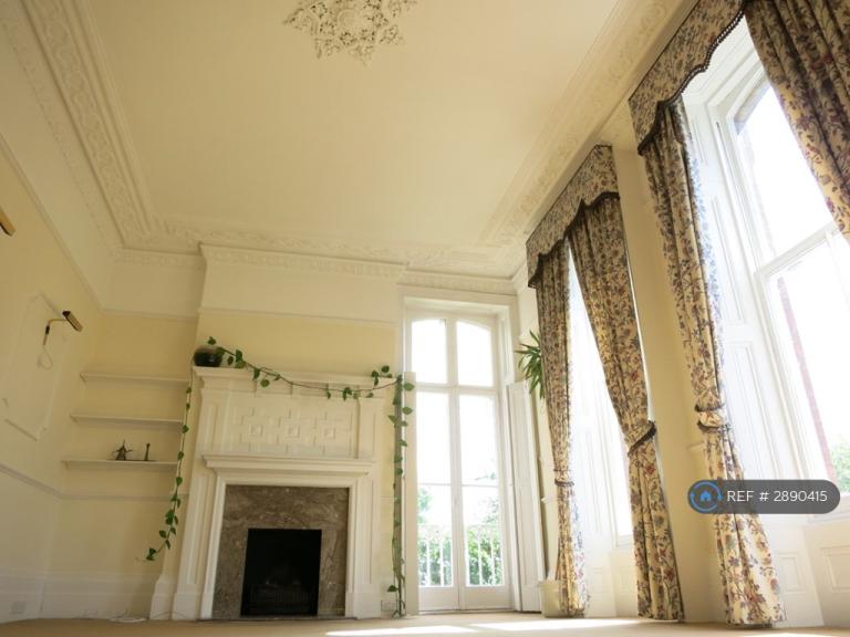 2 bedroom flat in Highlands, Bromley, BR1 (2 bed) (#2890415)