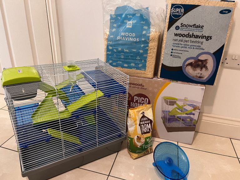 Hamster cage with bundle