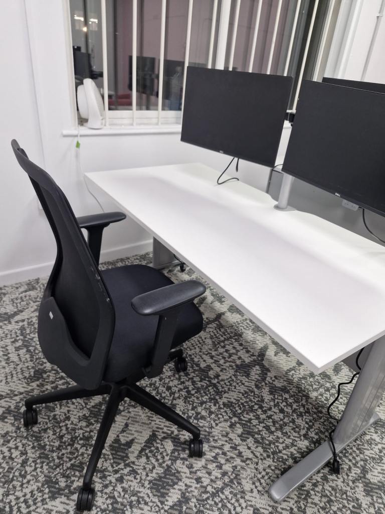 Refurbished Interstuhl EVERYis1 EV251 – Black Fabric 3d arms (97 available)