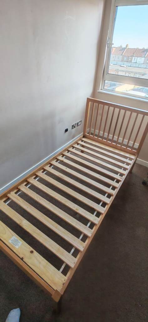 Single bed - Wood