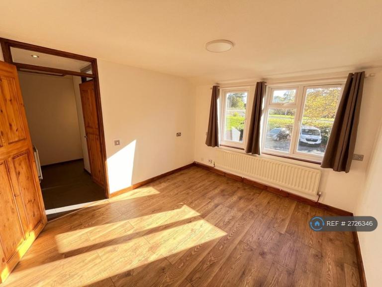 1 bedroom flat in Downs Barn, Milton Keynes, MK14 (1 bed) (#2726346)