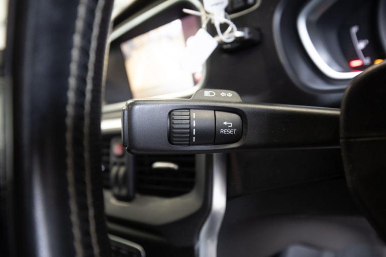 2019 Volvo V40 D2 [122] R DESIGN Edition 5dr Geartronic HATCHBACK DIESEL Automatic