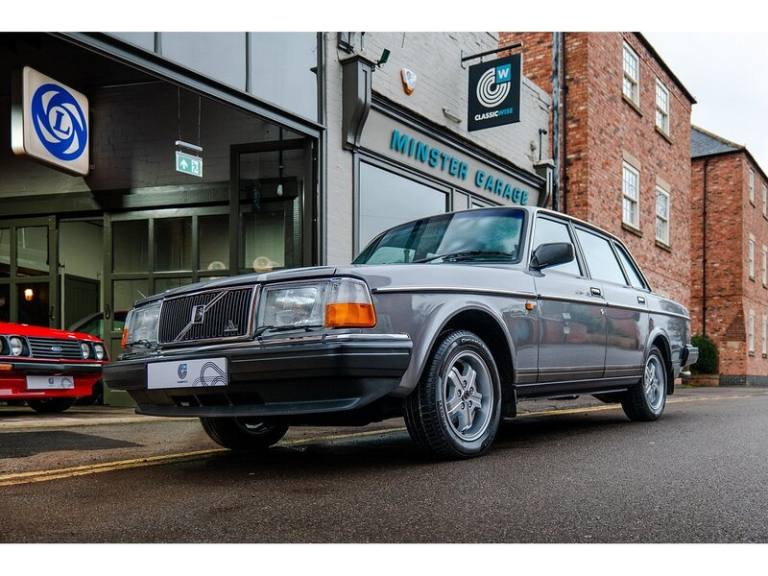  Volvo 200 Series GL Saloon Petrol Automatic