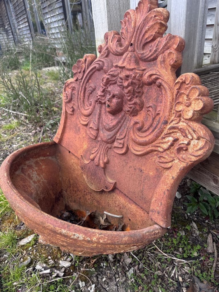 Wall fountain - cast iron 