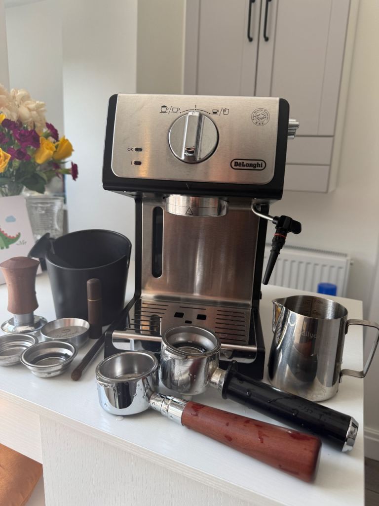 De’Longhi ECP35.31 Espresso Coffee Machine + Barista Accessories – Excellent Condition
