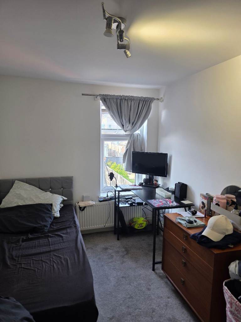Room to rent (bills inclusive)