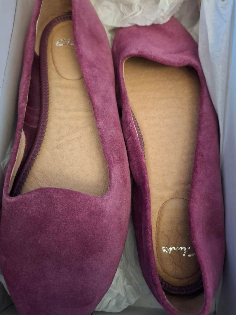 New Size 7/Eur 41,Ladies Clarks Magenta Suede Slip-on Shoes.Price on box £29.99.Never worn 