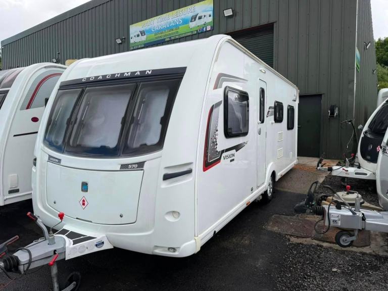 Coachman 2017 COACHMAN VISION 570 - 4 BERTH CARAVAN 