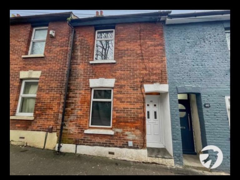 3 bedrooms house 🏡 7 minutes away from Chatham train station 
