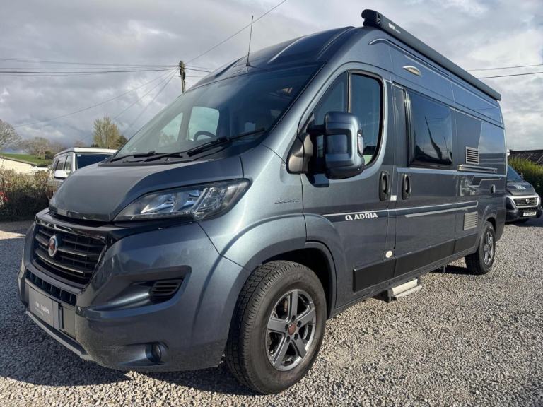 Adria Twin 600SP - Automatic - Fixed Double Bed