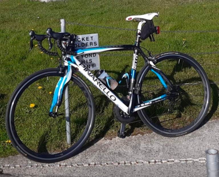 Pinarello road bike blue /white 