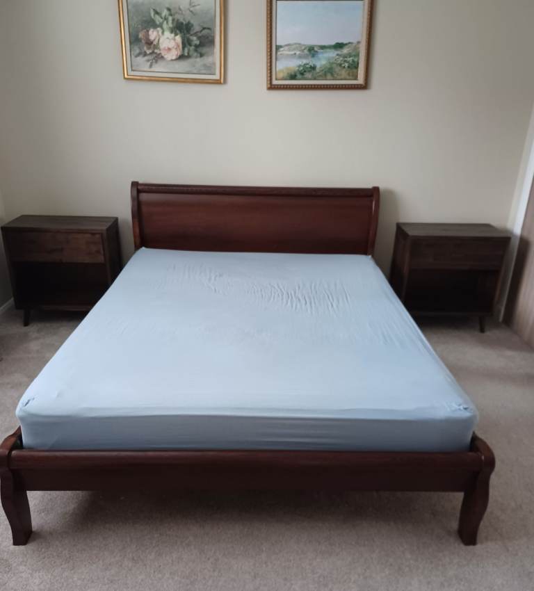 Queen Mahogany Sleigh Bed + Mattress 