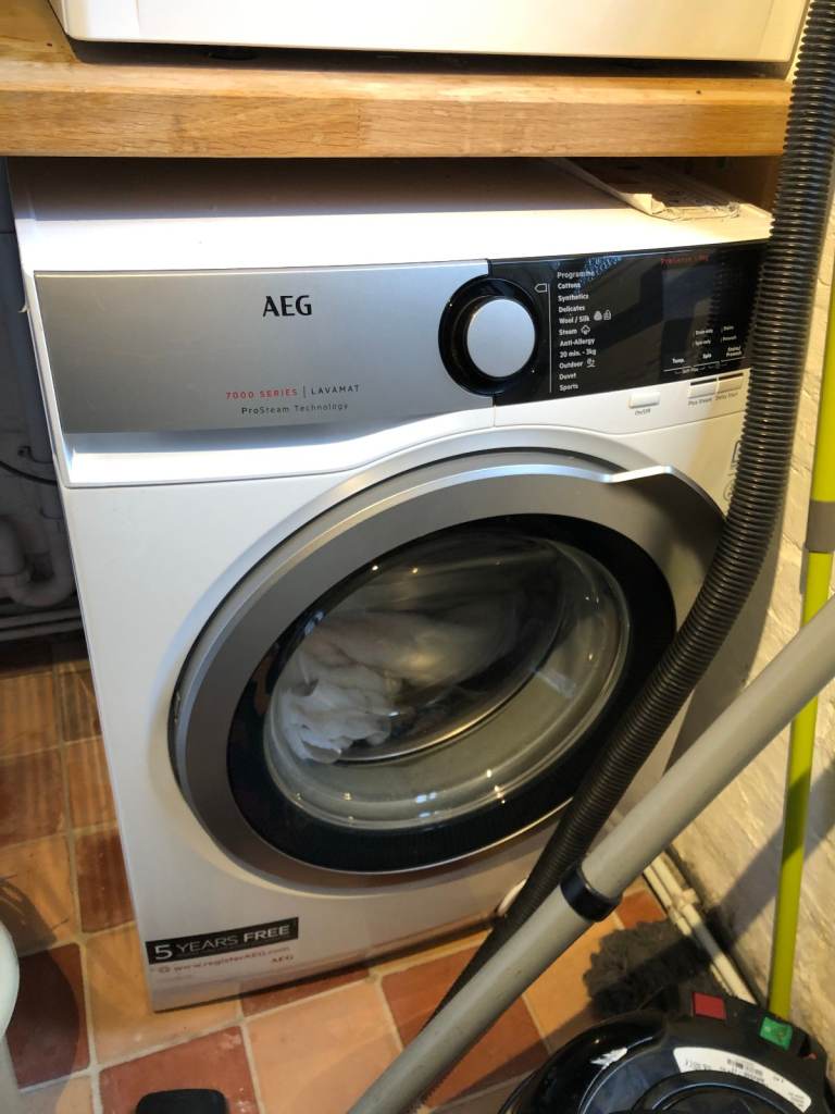 AEG 700 Series 10kg Washing Machine in great condition