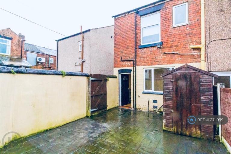 2 bedroom house in Sumner Street, Atherton, Manchester, M46 (2 bed) (#2711999)
