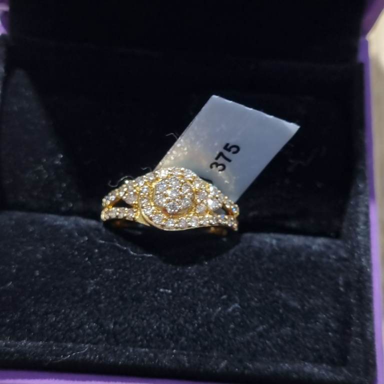 Gold 9ct Diamond cluster ring.  0.50ct. 
