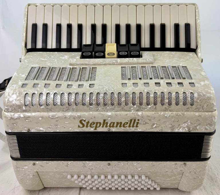 Stephanelli 723 Piano Accordion - 34 Keys / 72 Bass - 3 Voice LMM - Pearl White