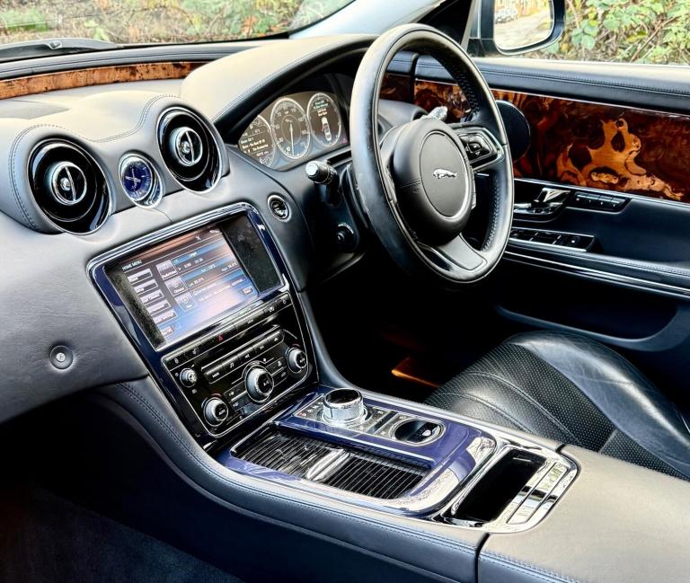 2010 Jaguar XJ 5.0 V8 Premium Luxury Auto Euro 5 4dr (LWB) SALOON Petrol Automatic
