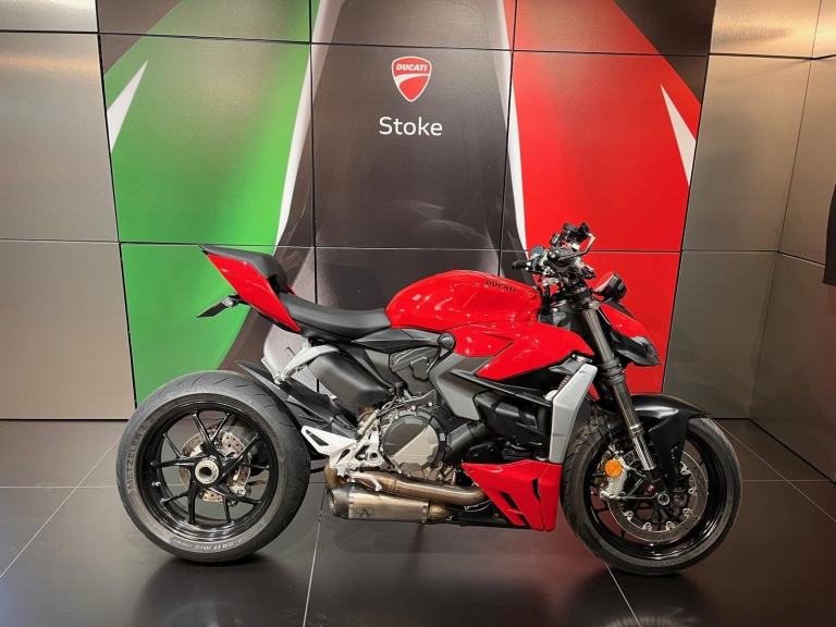 DUCATI STREETFIGHTER V2 2023 BIKE ARROW CANS PLUS MORE !!