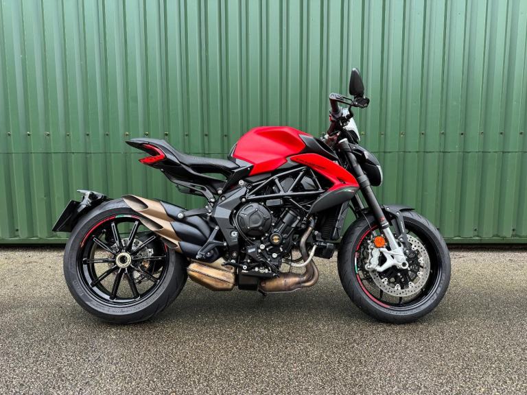MV Agusta Dragster 800 Rosso 2022 only 2400 Miles 2 Owners Beautiful Bike 