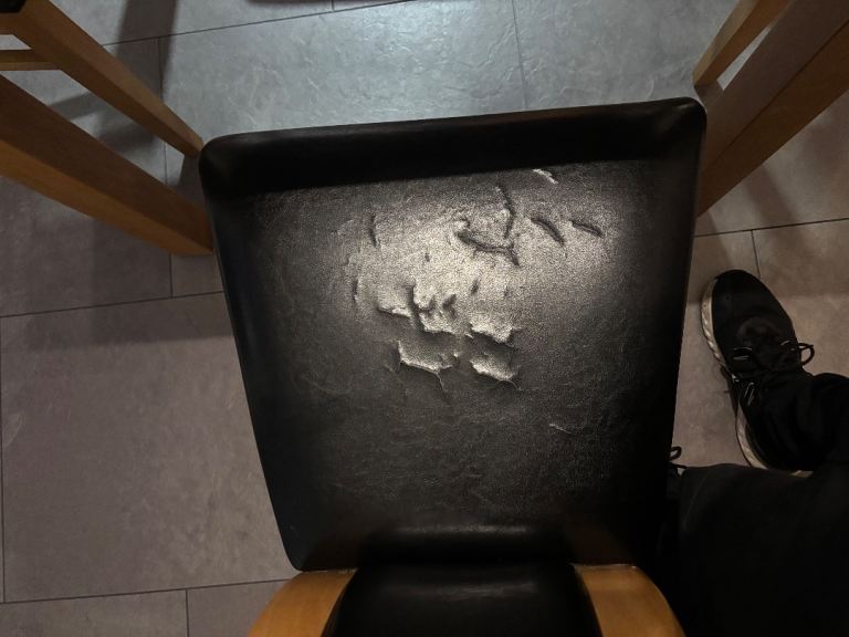 Solid oak dining table and 4 chairs 