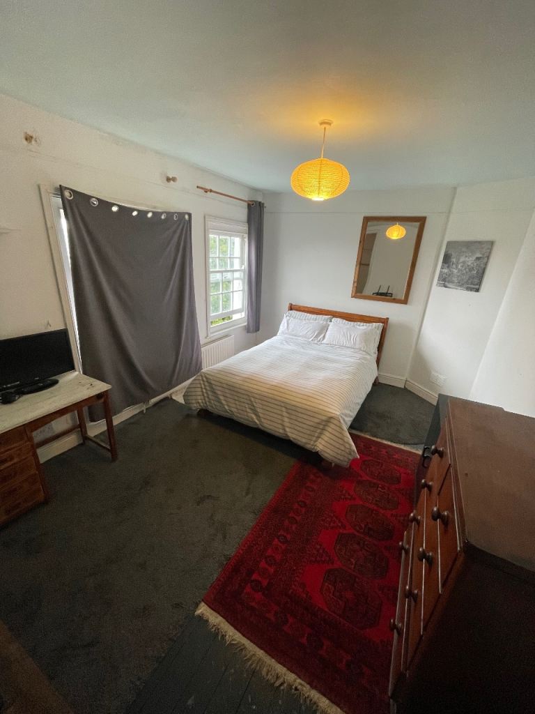 Double room large ( 3 months ) £650 bills included
