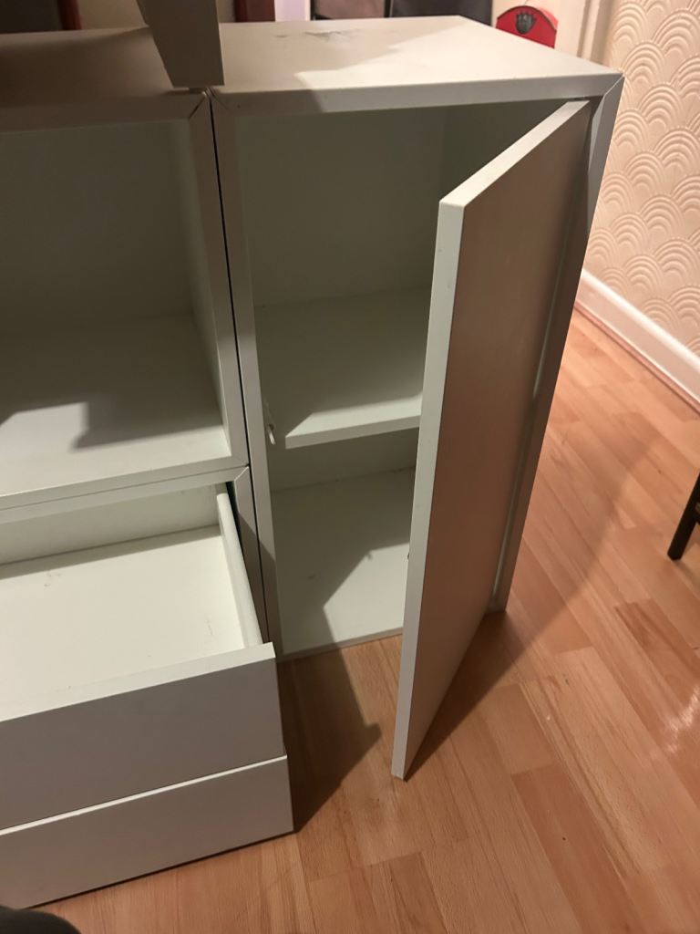 Cabinet and chest of drawers 