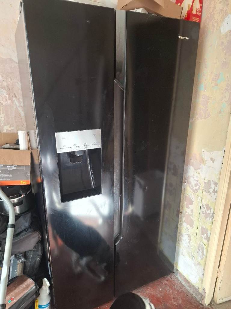 Hisense American fridge frezzer 70inch tall.  36 inch wide. 27 inch widthth