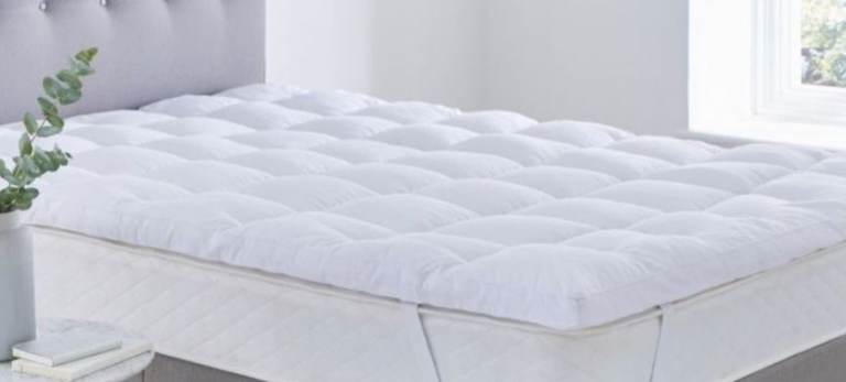 Mattress Topper kingsize  ( New)