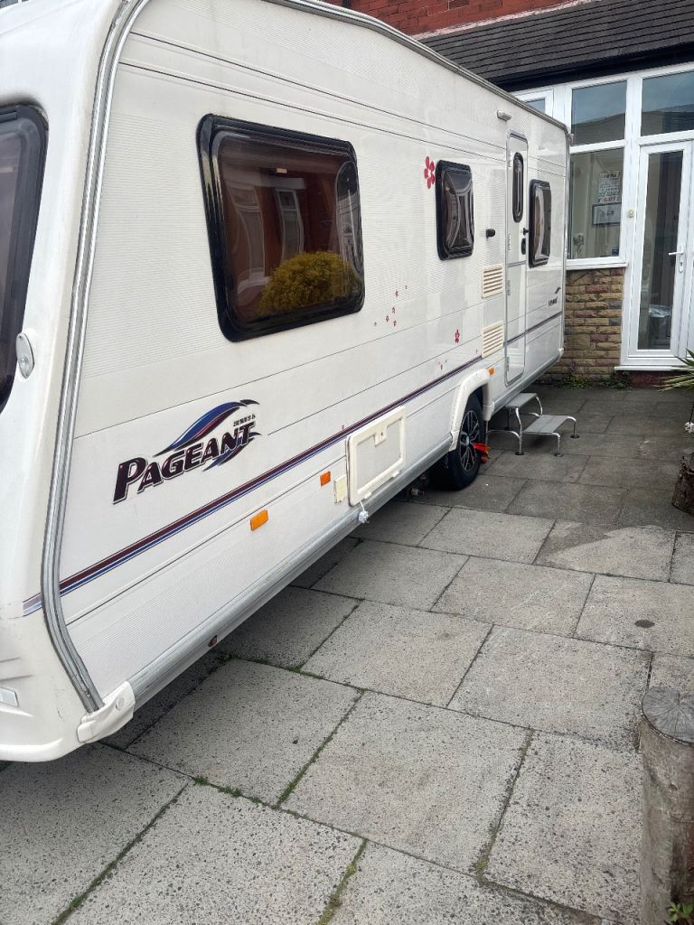 Stunning Bailey Pageant Series 5 Caravan with Brand New Awning
